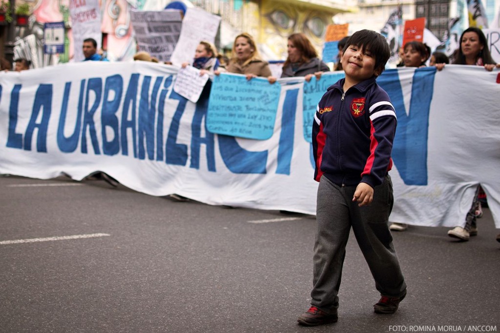 Marcha por la Urbanización de la Villa 20. Buenos Aires. 25 de agosto de 2015. Foto: Romina Morua. ANCCOM UBA