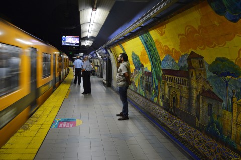 Murales en Cerámica en la estación de subte Linea C Mariano Moreno.