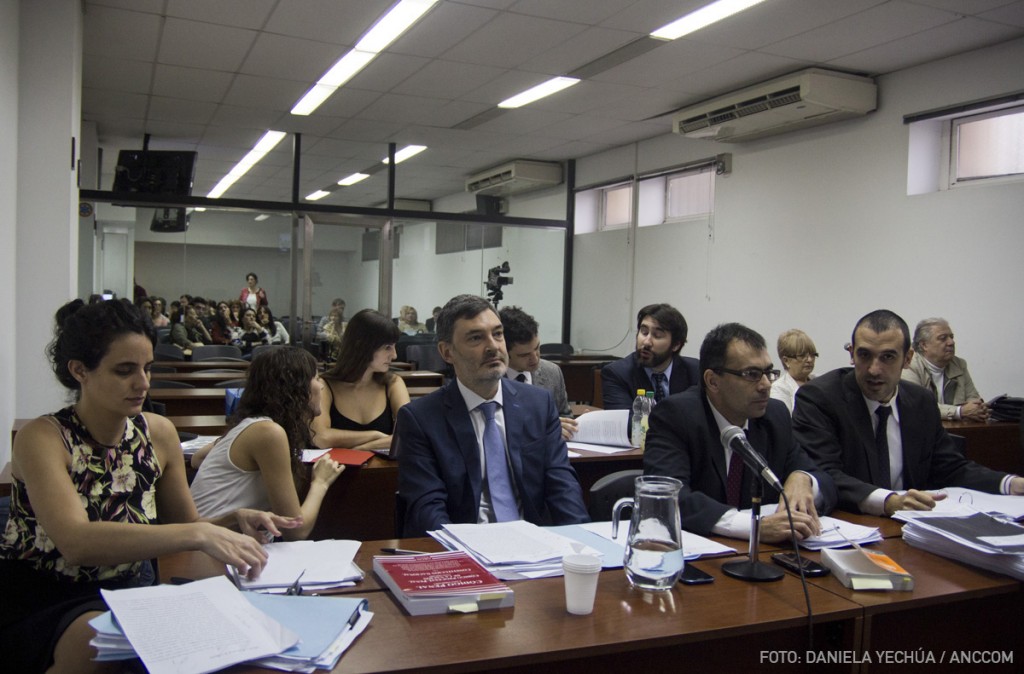 Equipo de fiscales en el juicio por la apropiación de la nieta recuperada número 105, Florencia Laura Reinhold. 19 de Mayo de 2015, Tribunales de Comodoro Py, Ciudad de Buenos Aires.