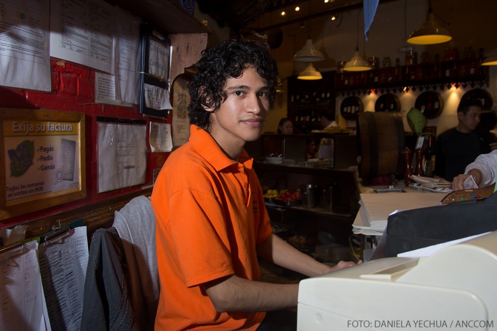 Buenos Aires, 2 de junio de 2015. Los Chanchitos Cooperativa. Jonathan, adicionista. Foto: Daniela Yechua / ANCCOM