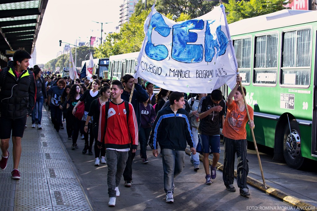 Marcha Estudiantil. Av. de Mayo. Bs As. 30 de junio de 2015. Foto Romina Morua. ANCCOM UBA