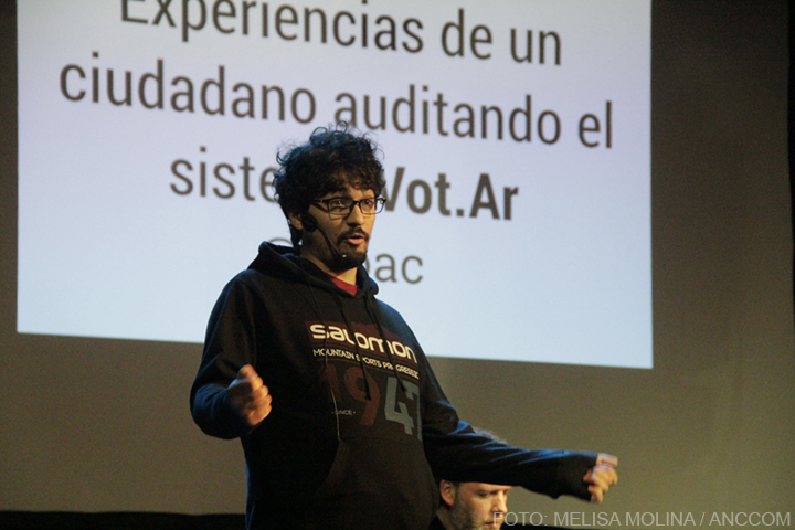 Joaquin, joven que descubrio fallas en el sistema del voto electronico en Argentina. 