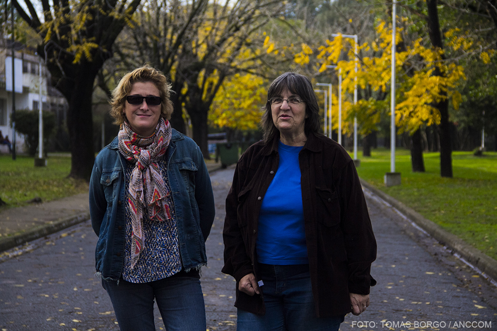 Mirtha Ibarra y Andrea caminan por las calles de Moreno.