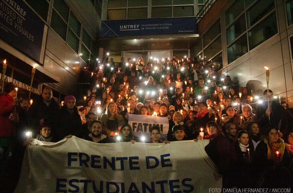 La universidad para y reclama