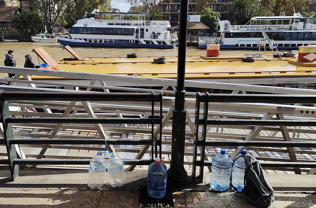 La motosierra cortó el agua potable a los isleños del Delta