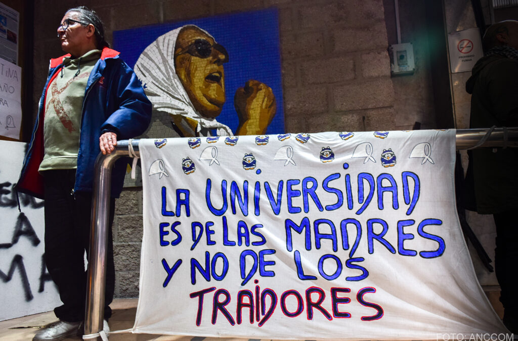 La Policía Federal bloqueó la entrada a la Universidad de las Madres