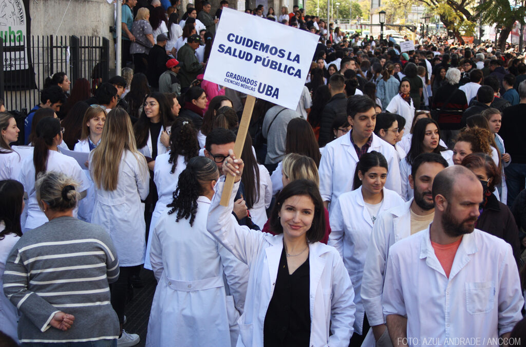 Los universitarios abrazaron al Clínicas