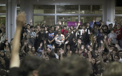 Los estudiantes toman las universidades y también la palabra