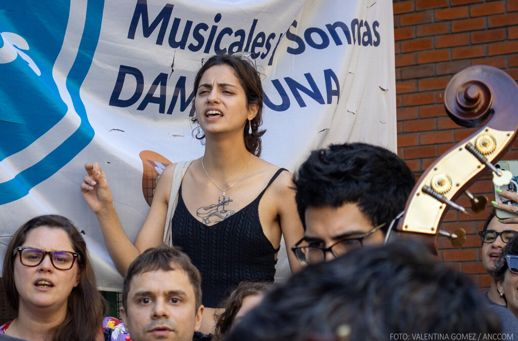 Música por la universidad