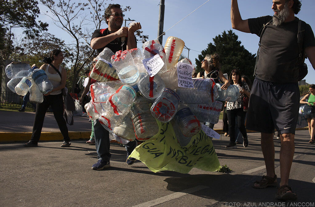 “Nos quieren echar para vender el Tigre”