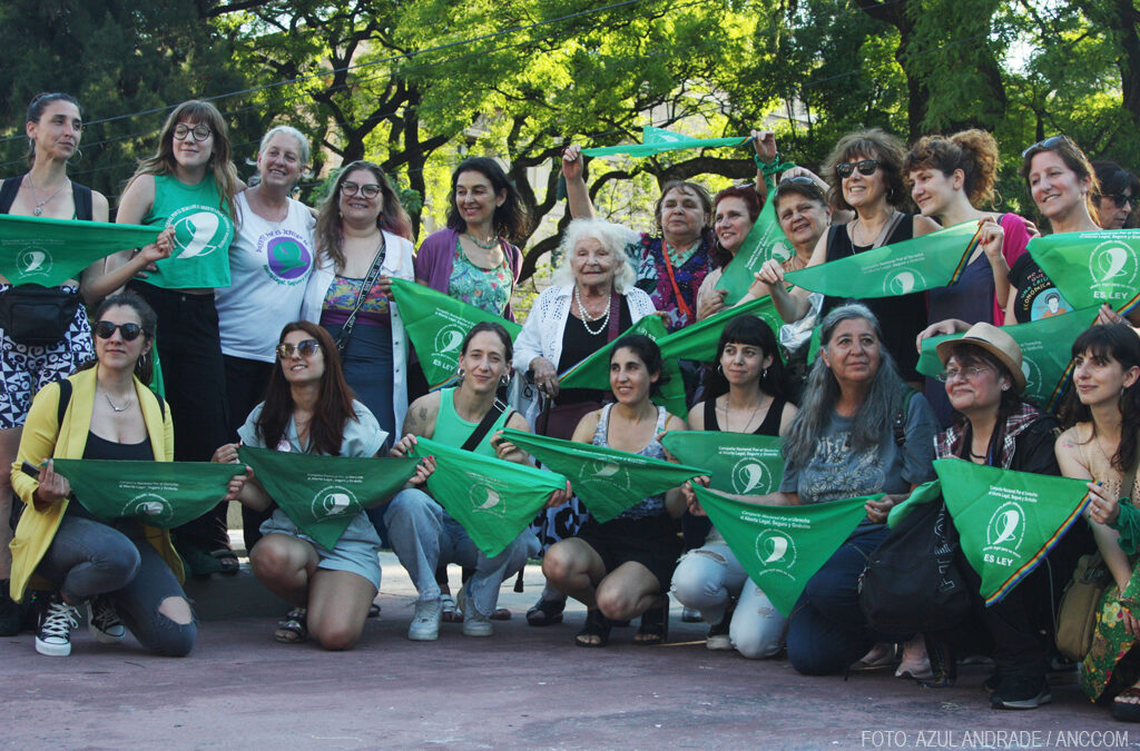 Pañuelazo en defensa de la ESI