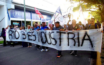 Los trabajadores de Petroquímica Río Tercero llevan un mes de acampe