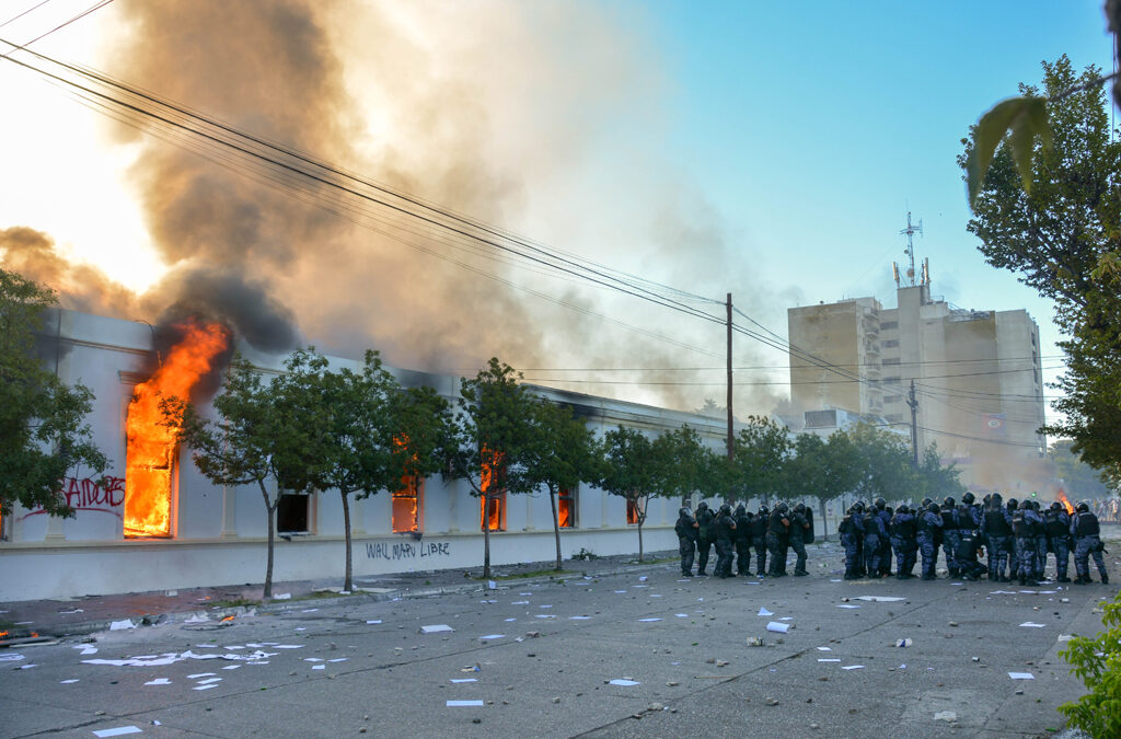 Hallan sin vida a un joven imputado por marchar contra la megaminería en Chubut