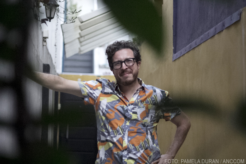 001 20250514_Retrato a Luciano Saracino_DURÁN _Escritor (2).jpg