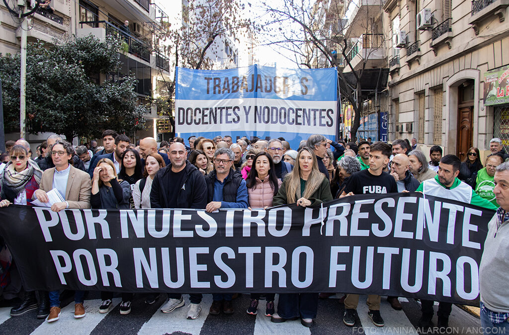 La UBA volvió a reclamar en la calle