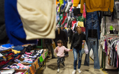 Los precios suben por el ascensor y los salarios por la escalera