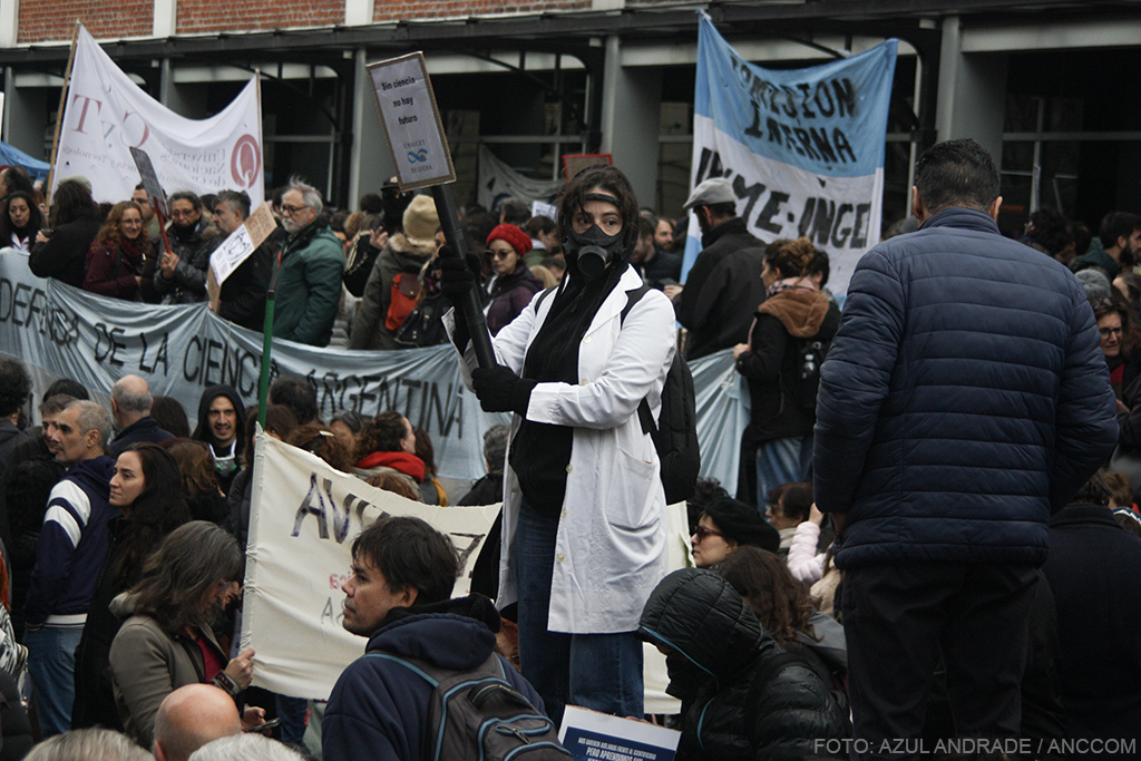 20250528_Manifestación RAICYT Polo Científico_Azul Andrade_02