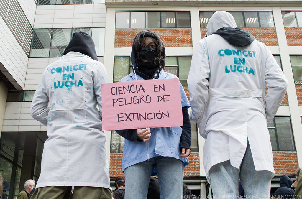 No al cientificidio