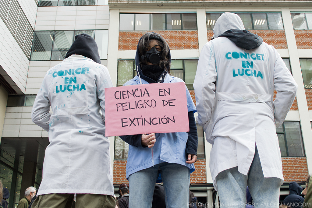 20250528_MarchaCienciayUniversidad_Eternauta_PresaFalconGuadalupe_ANCCOM_DSC_0595