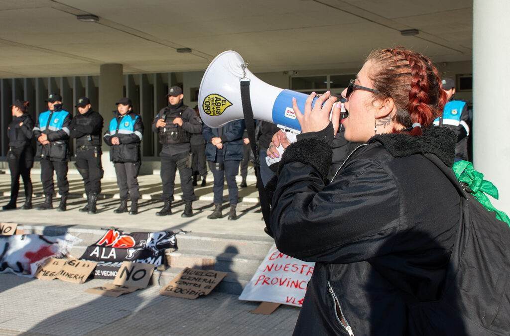 Sobreseen a seis manifestantes enjuiciados por protestar en Chubut