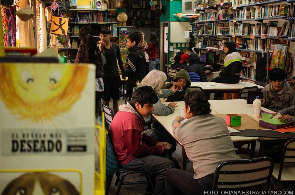 Libros versus motosierra
