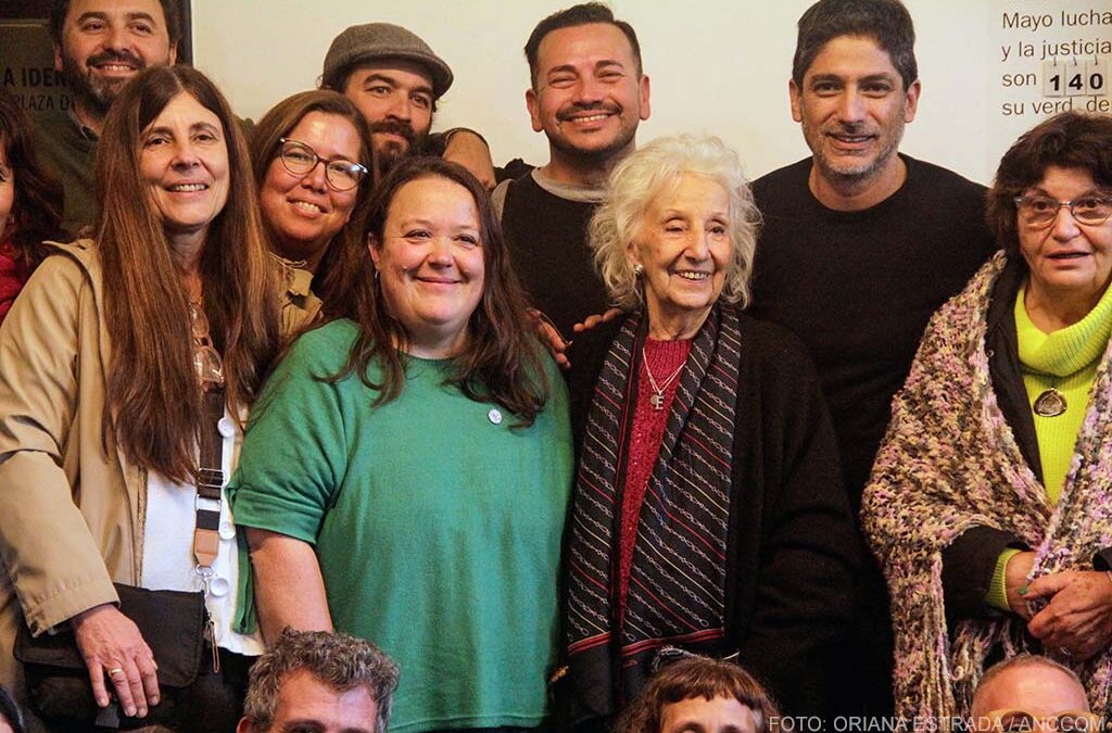 “Nadie puede vivir en una historia que no es cierta y sin conocer a su familia”