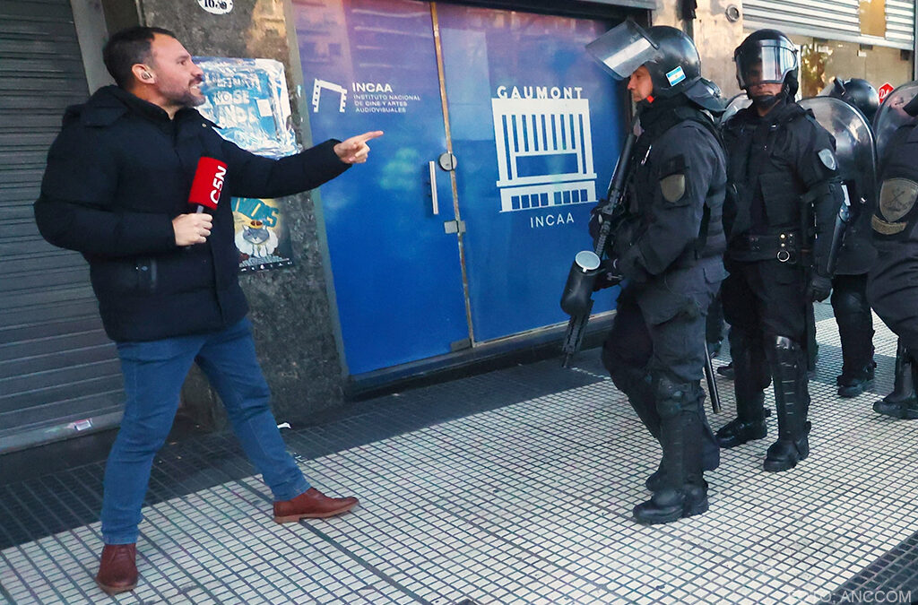 Disparen a la prensa, la saga continúa