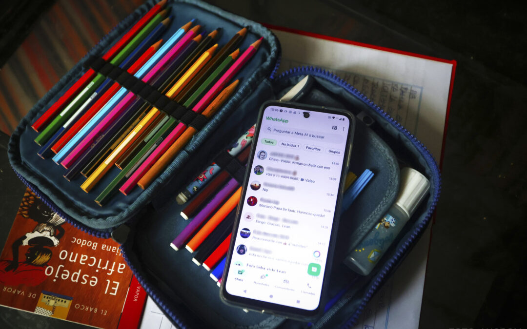 Los celulares expulsados de la escuela