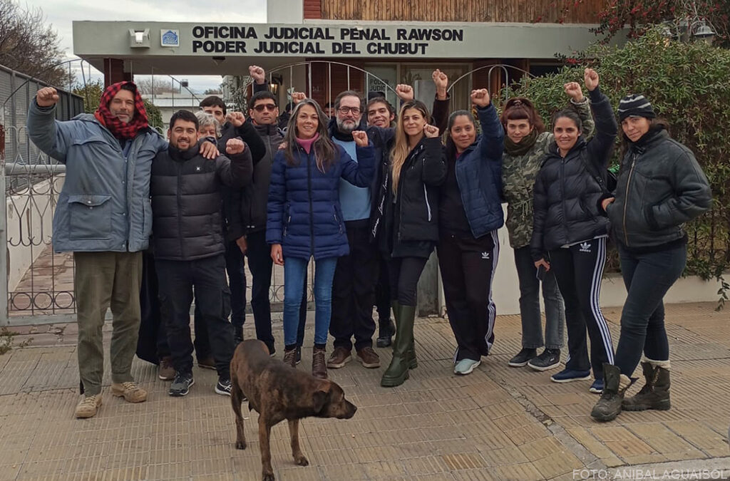 Torturados y, encima, endeudados