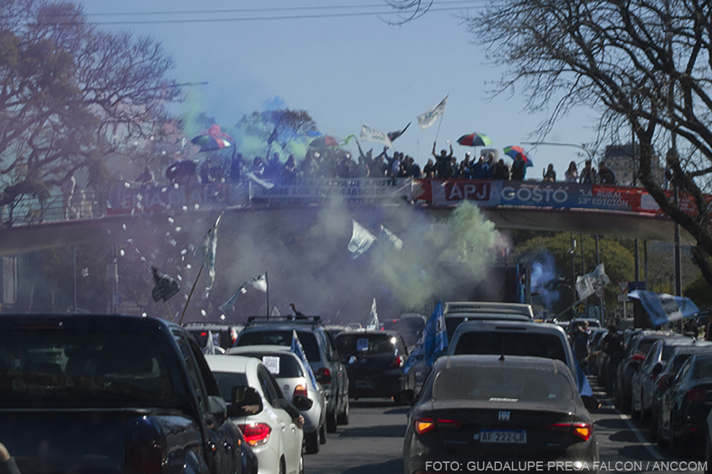 001_20250828_CaravanaenDefensadelosMediosPublicos_PresaFalcónGuadalupe_anccom_DSC_0898