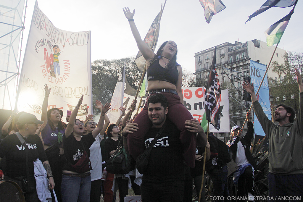 008_011_28_250917_MarchaUniversitaria_ESTRADA__MG_1584