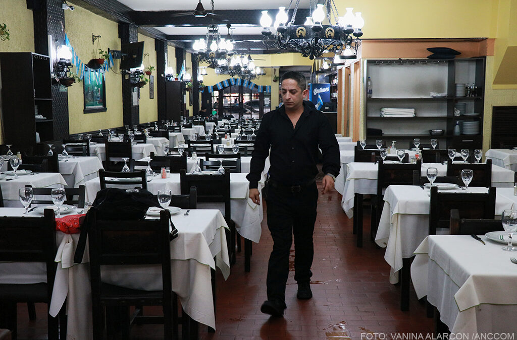 “Se nota una baja de clientes y los que vienen consumen menos”