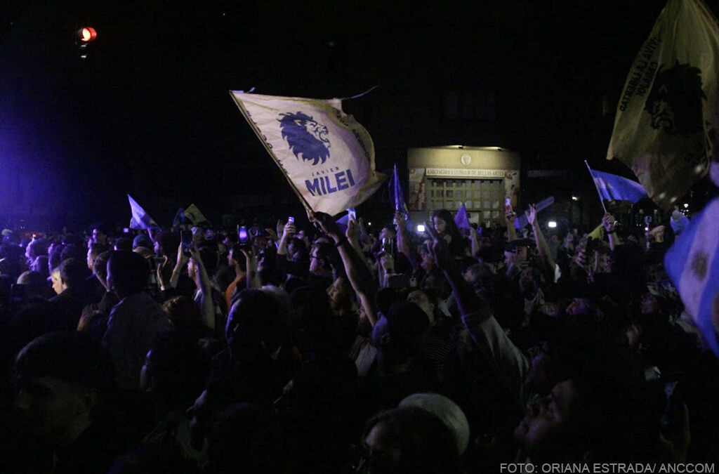 Milei sorprende en las legislativas y el peronismo busca respuestas