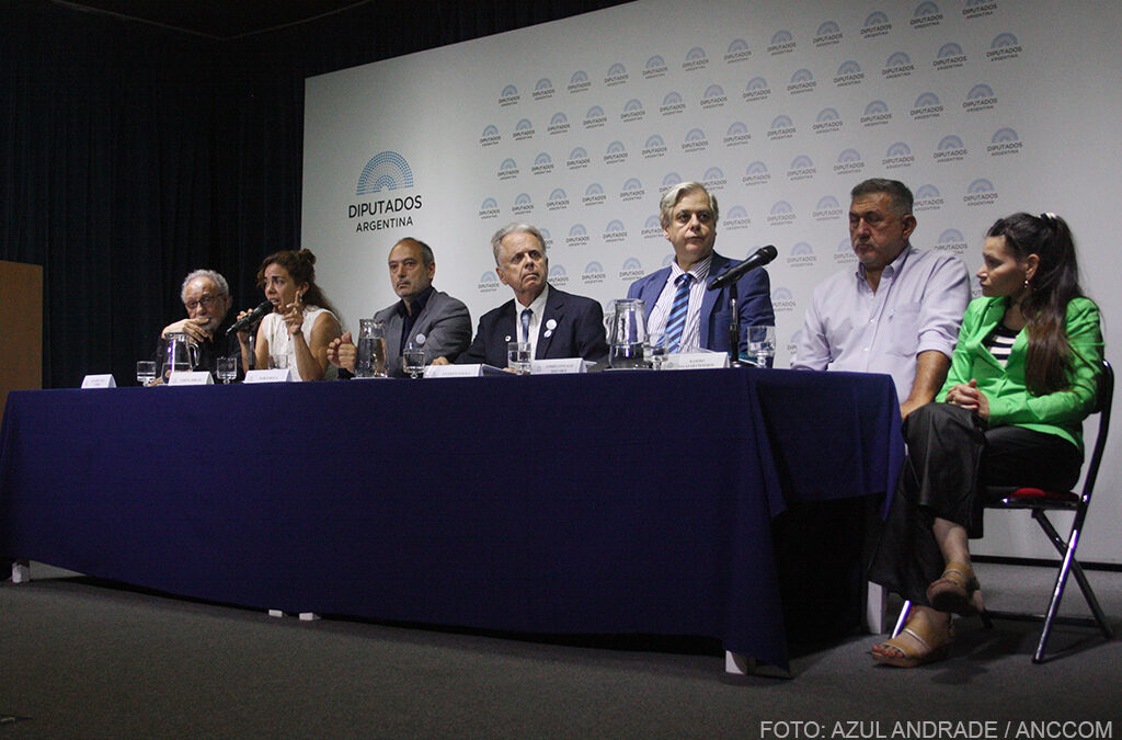 El día que los extraterrestres, el hombre imán y los antivacunas invadieron el Congreso