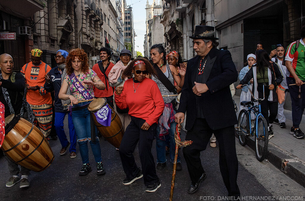 La comunidad afro celebró su día en la calle