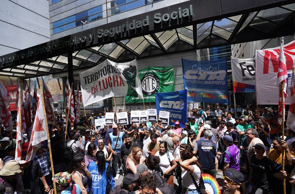 Los empresarios propusieron cuatro mil pesos de aumento del salario mínimo (no es un chiste)